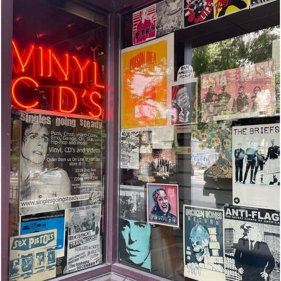 Meet your Posher, Cynthia - Picture 4 of 7